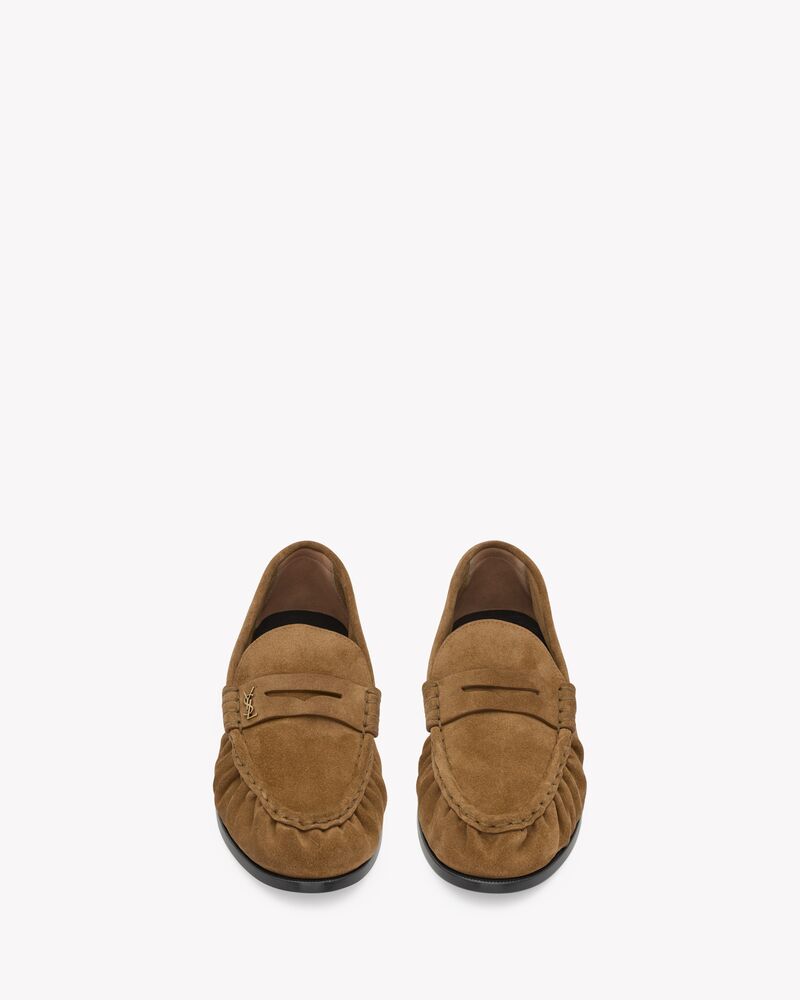 스웨이드 소재의 LE LOAFER 페니 슬리퍼