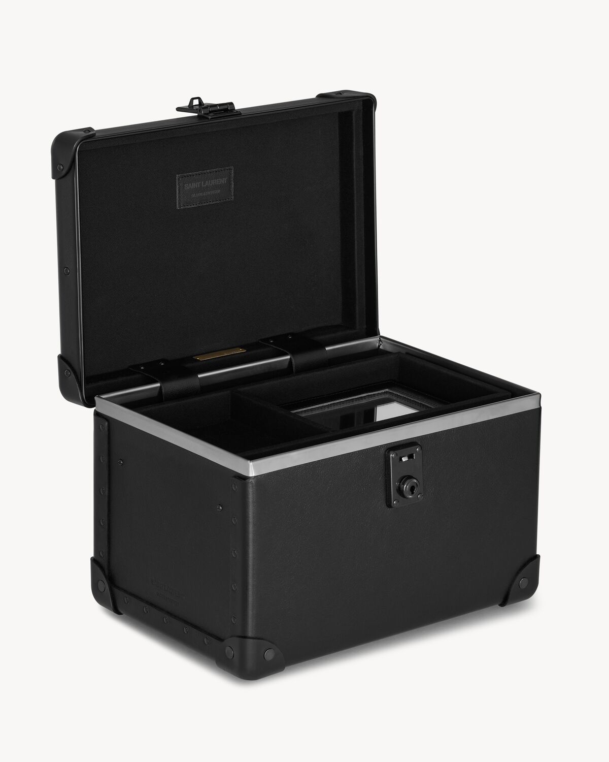 globe-trotter vanity case in leather