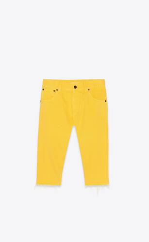 lange bermuda-shorts aus leuchtend gelbem denim in stonewash-optik