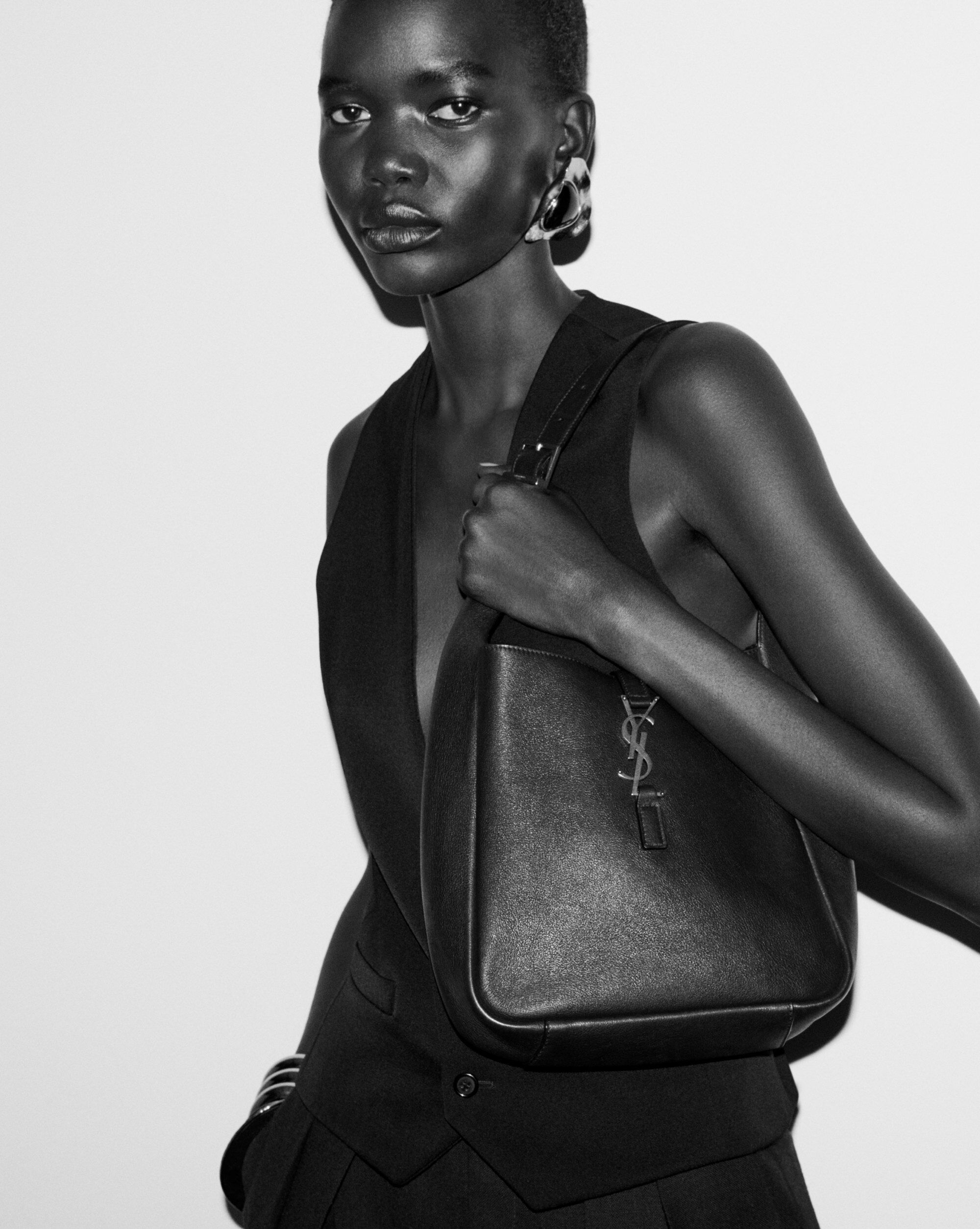 LE 5 À 7 supple small IN GRAINED LEATHER