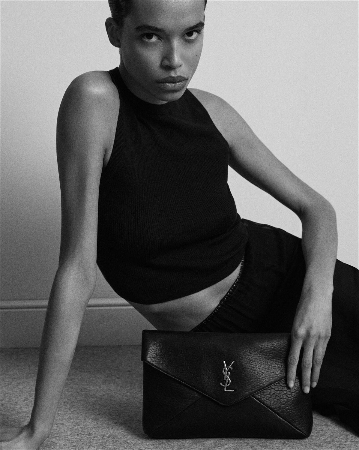 생로랑 양가죽 카산드라 라지 엔벨로프 파우치 769307AACYT1000