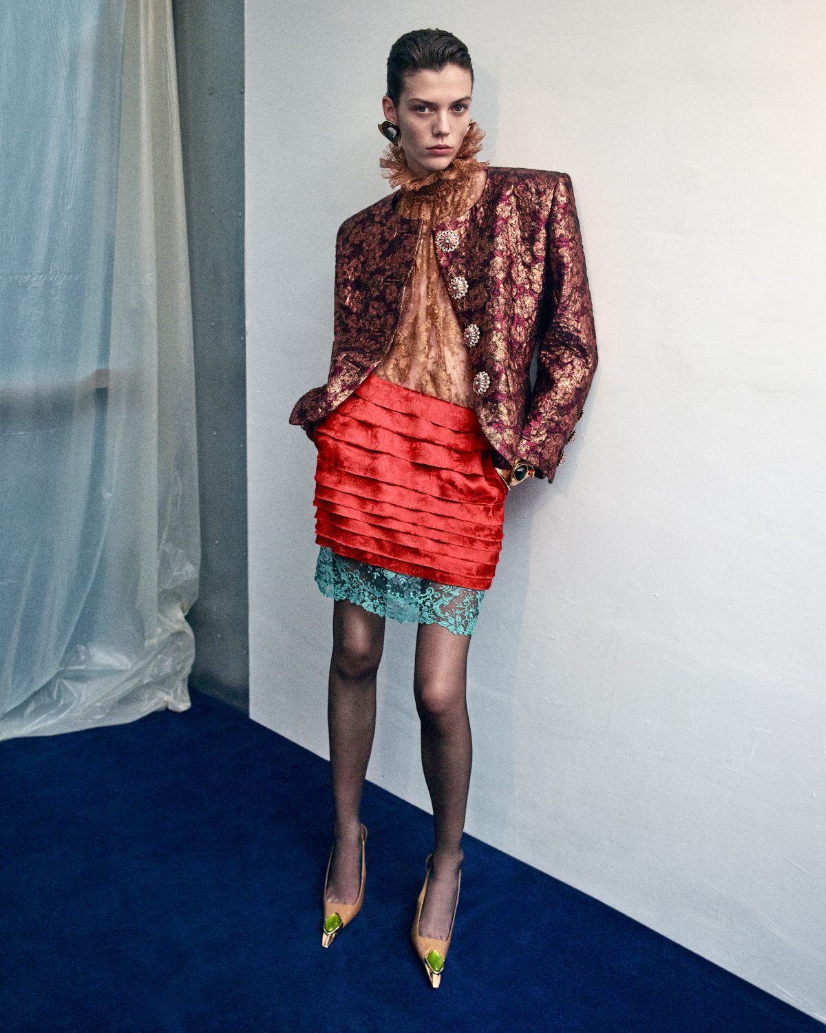 mini skirt in jacquard and lace