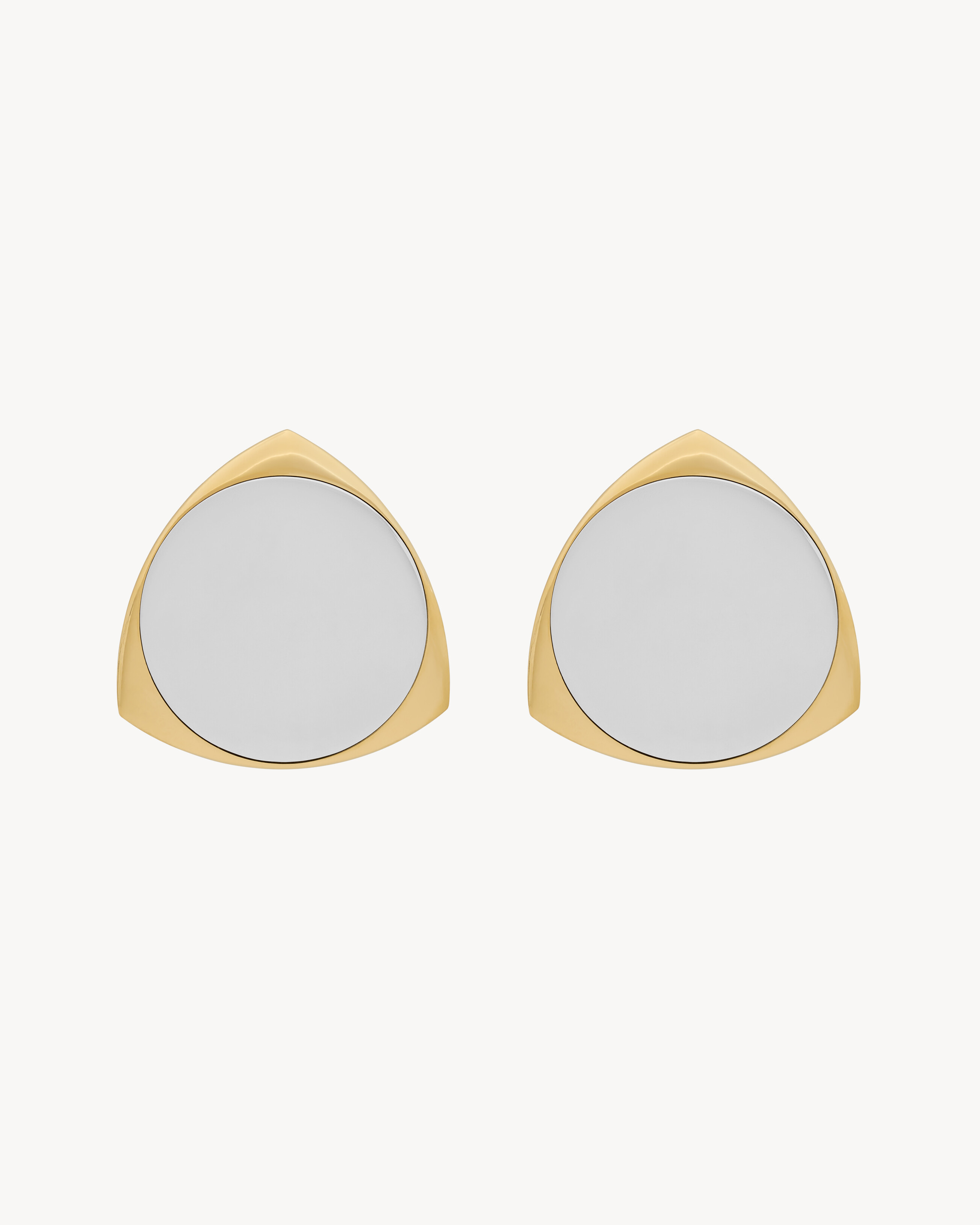 Pendientes en forma de escudo de metal
