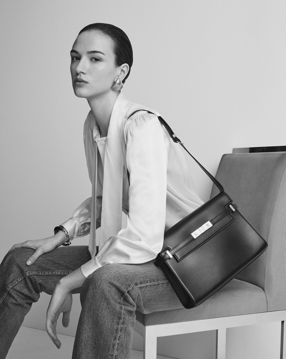 생로랑 맨해튼 인 박스 생 로랑 숄더백 5792710SX0W1000