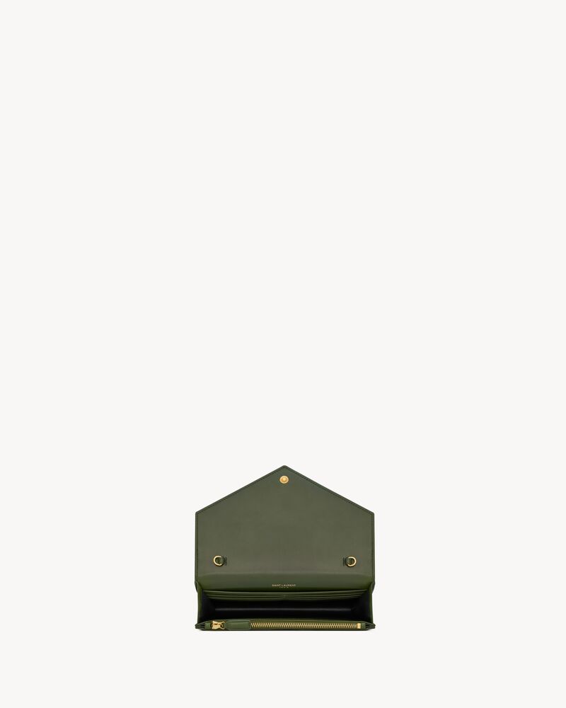 CASSANDRE Envelope-Portemonnaie aus Lammleder mit Kette