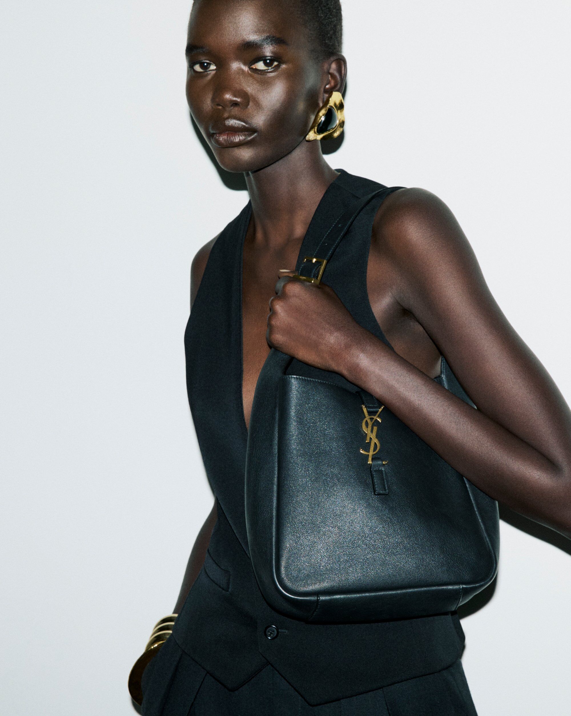 LE 5 À 7 supple small IN GRAINED LEATHER
