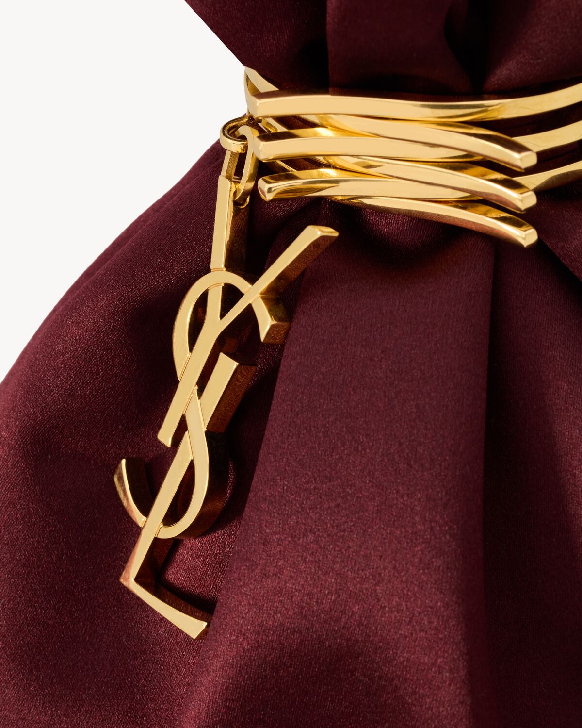 생로랑 새틴 이브닝 파우치 734231FAD2H6597