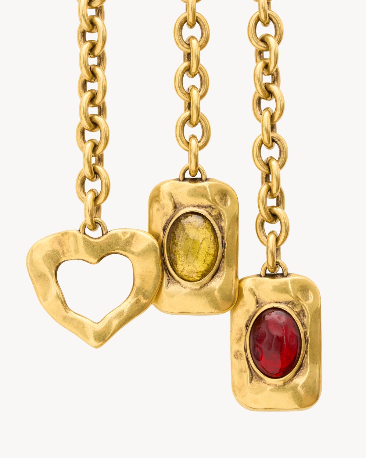 charm chain belt in metal and resin