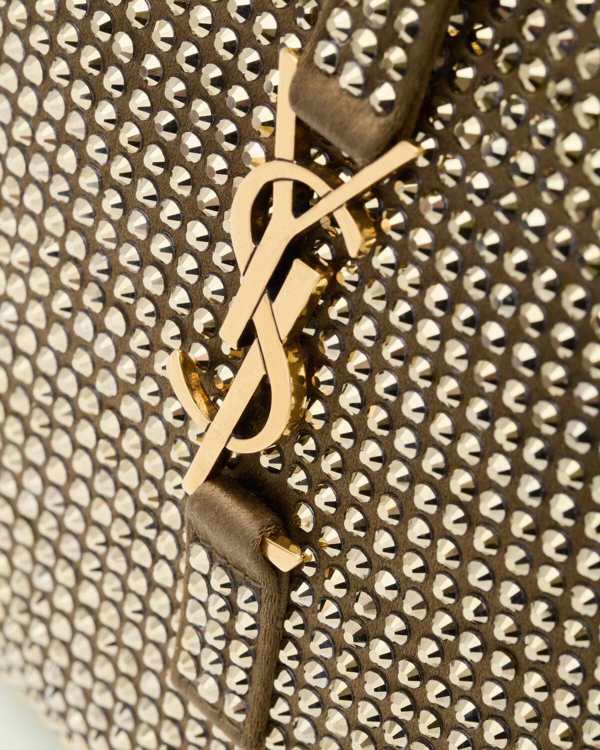 생로랑 LE 5 À 7 실크 새틴과 크리스탈 소재의 서플 베이비 숄더백 809464FADSQ2803