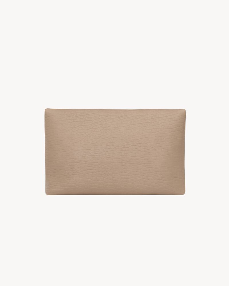 CASSANDRE grande pochette enveloppe en cuir d’agneau