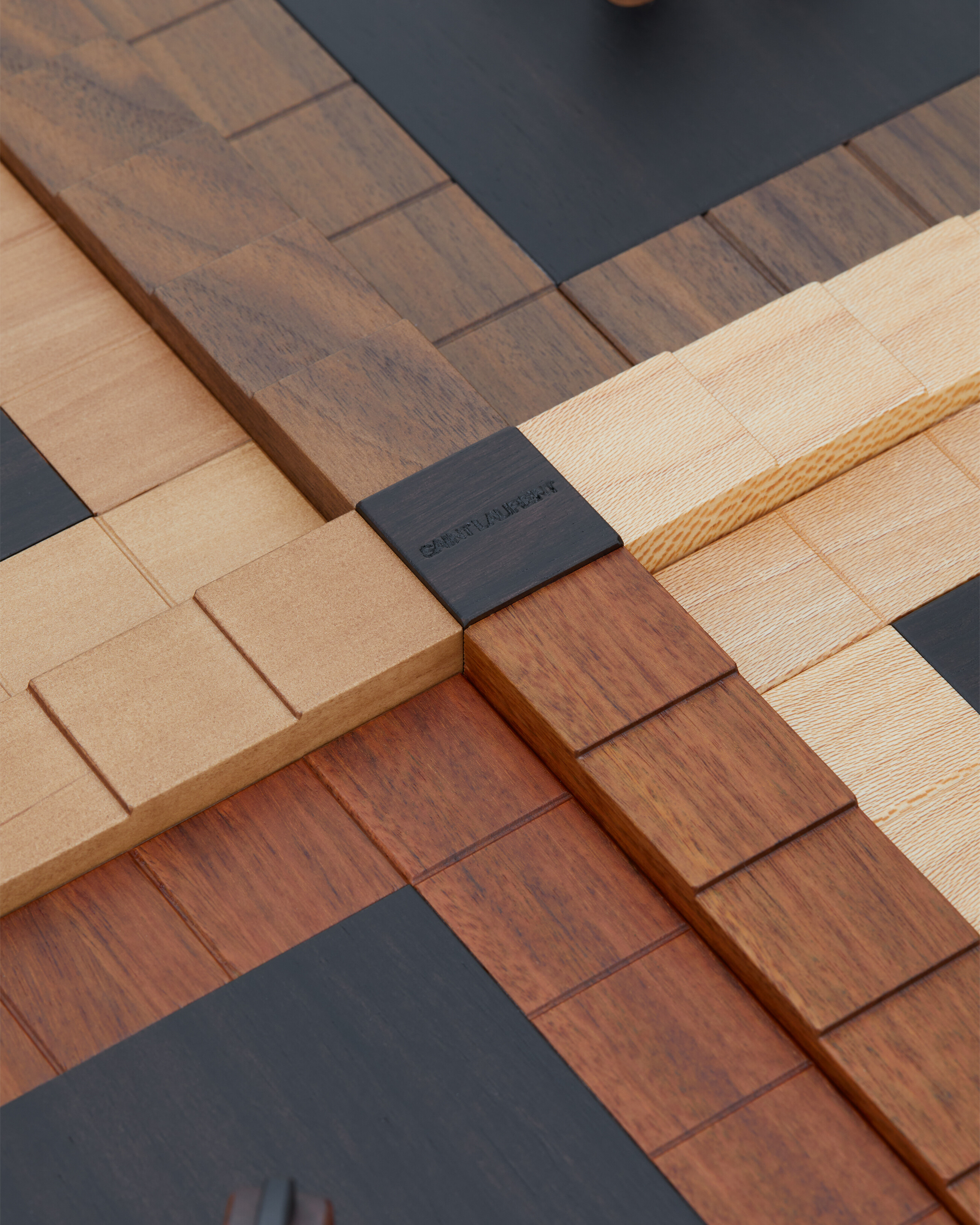 Jeu des petits chevaux en bois