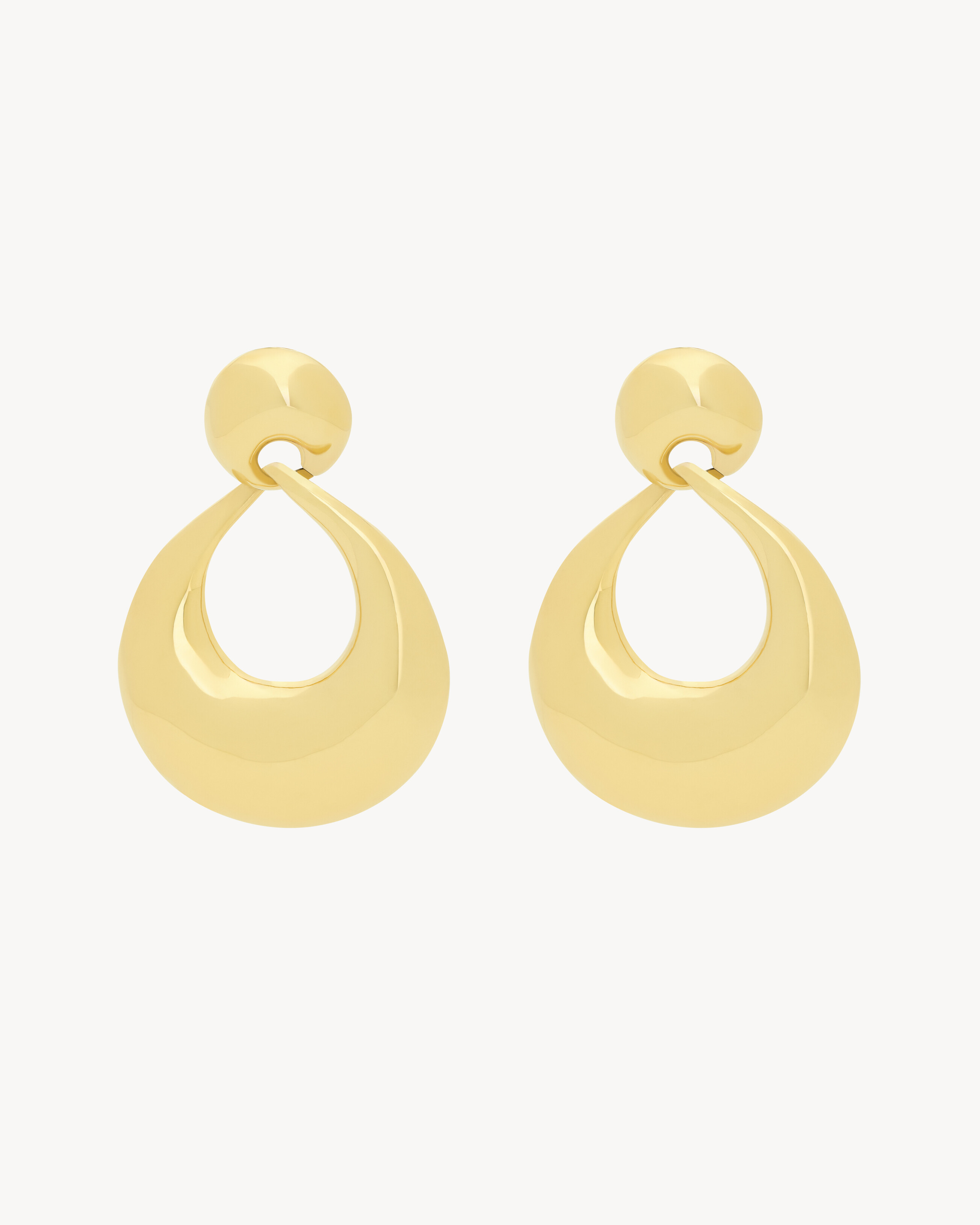 Pendientes en forma de aldaba de metal
