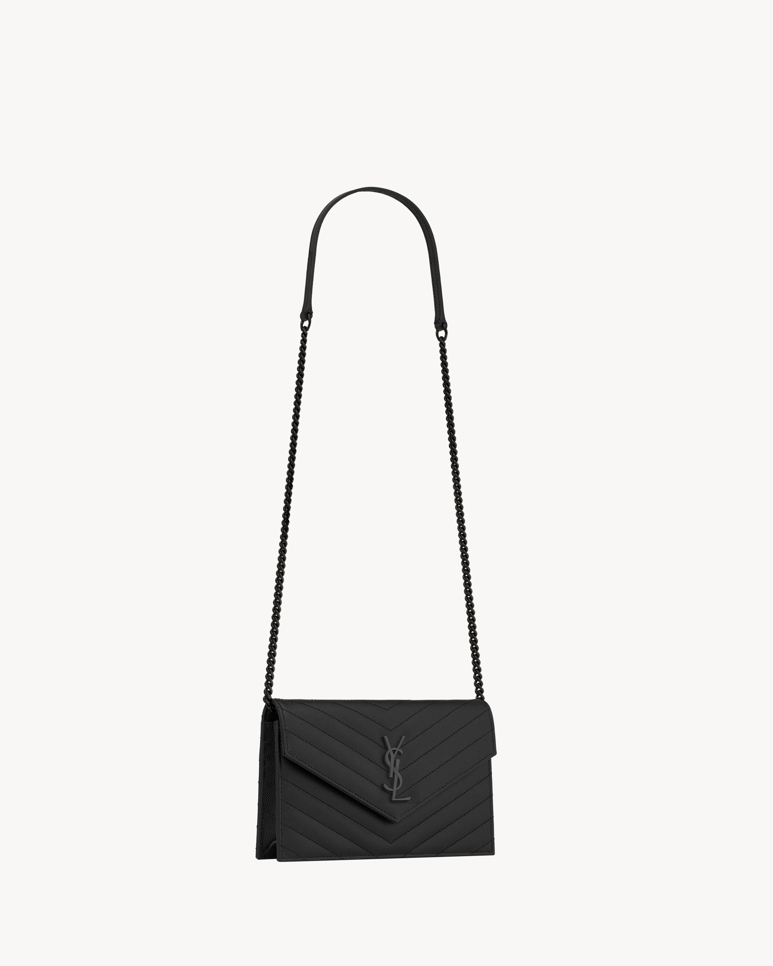 CASSANDRE ENVELOPE CHAIN WALLET IN GRAIN DE POUDRE LEATHER | Saint