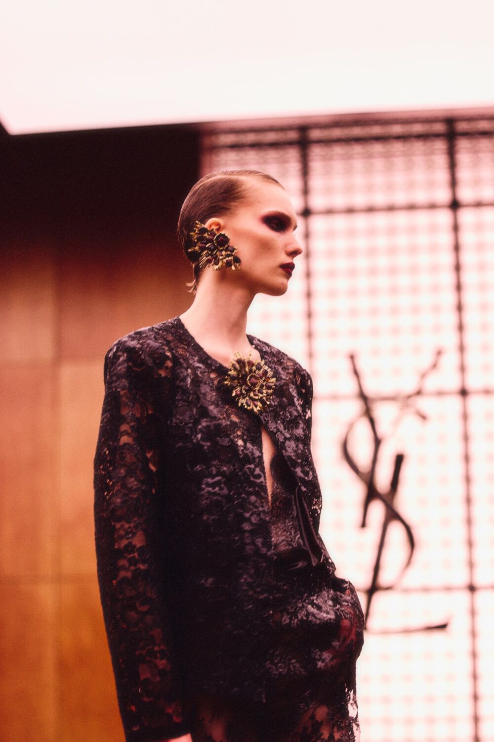 WW26 > Single > Visual 3  > image