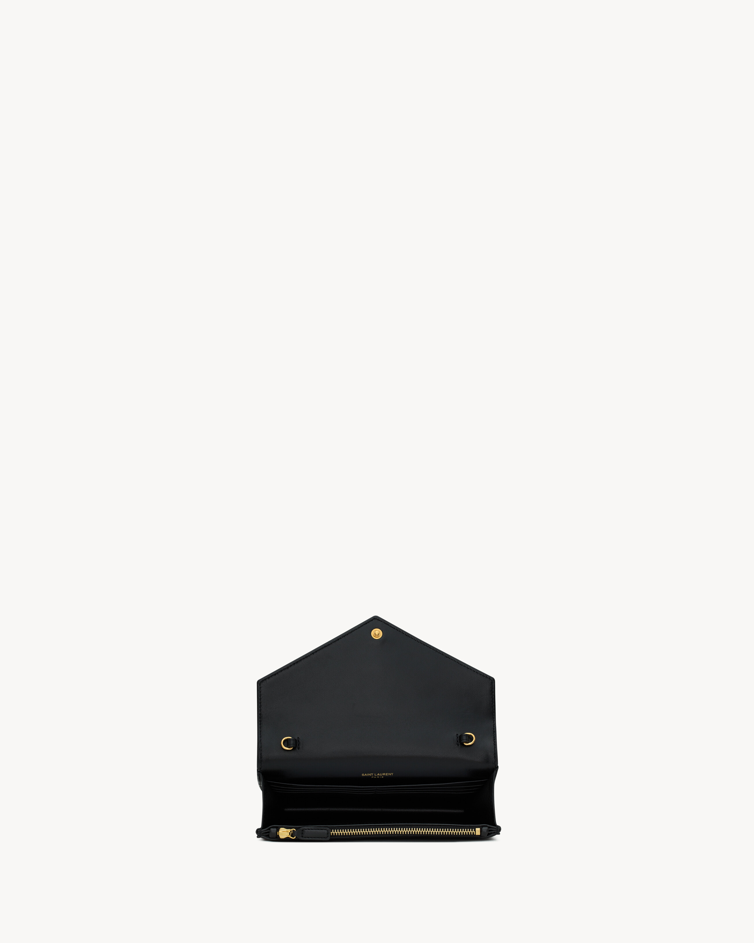 CASSANDRE MATELASSÉ Envelope Portemonnaie mit Kette aus Lammleder