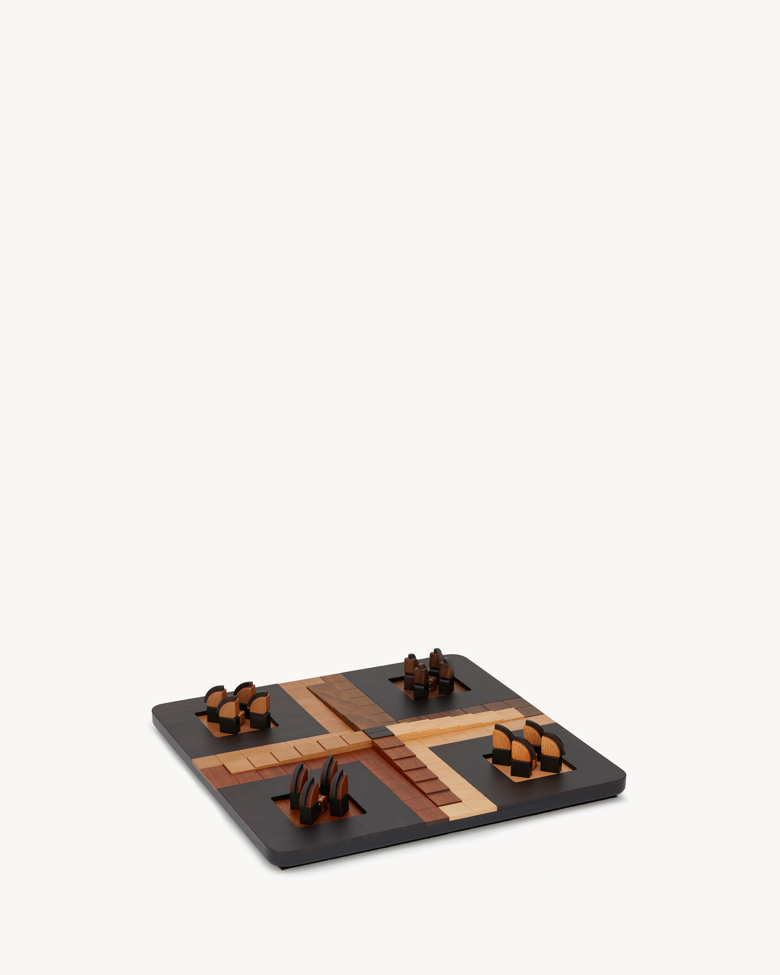 Jeu des petits chevaux en bois