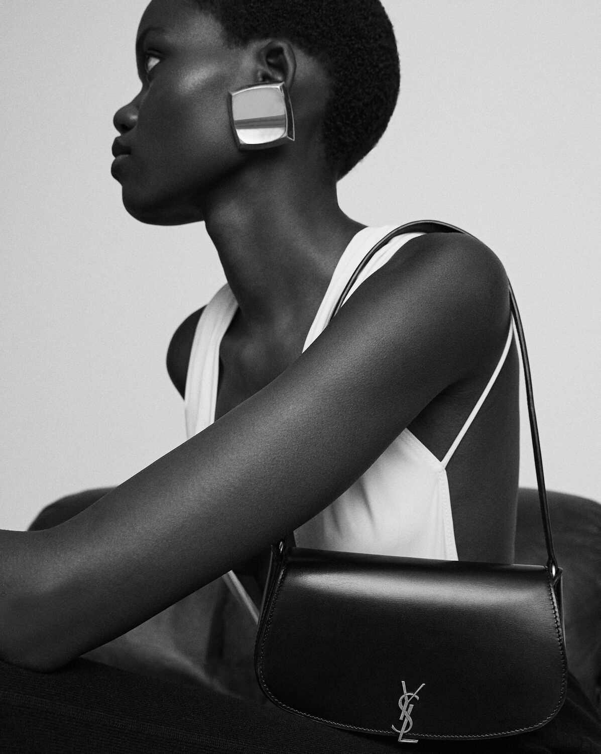 생로랑 페이턴트 가죽 미니 볼테르 숄더백 779642BMIIW1000