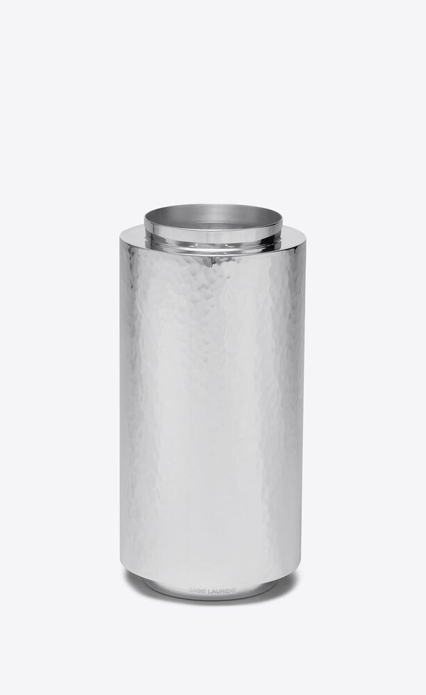 vase cylindrique en métal martelé