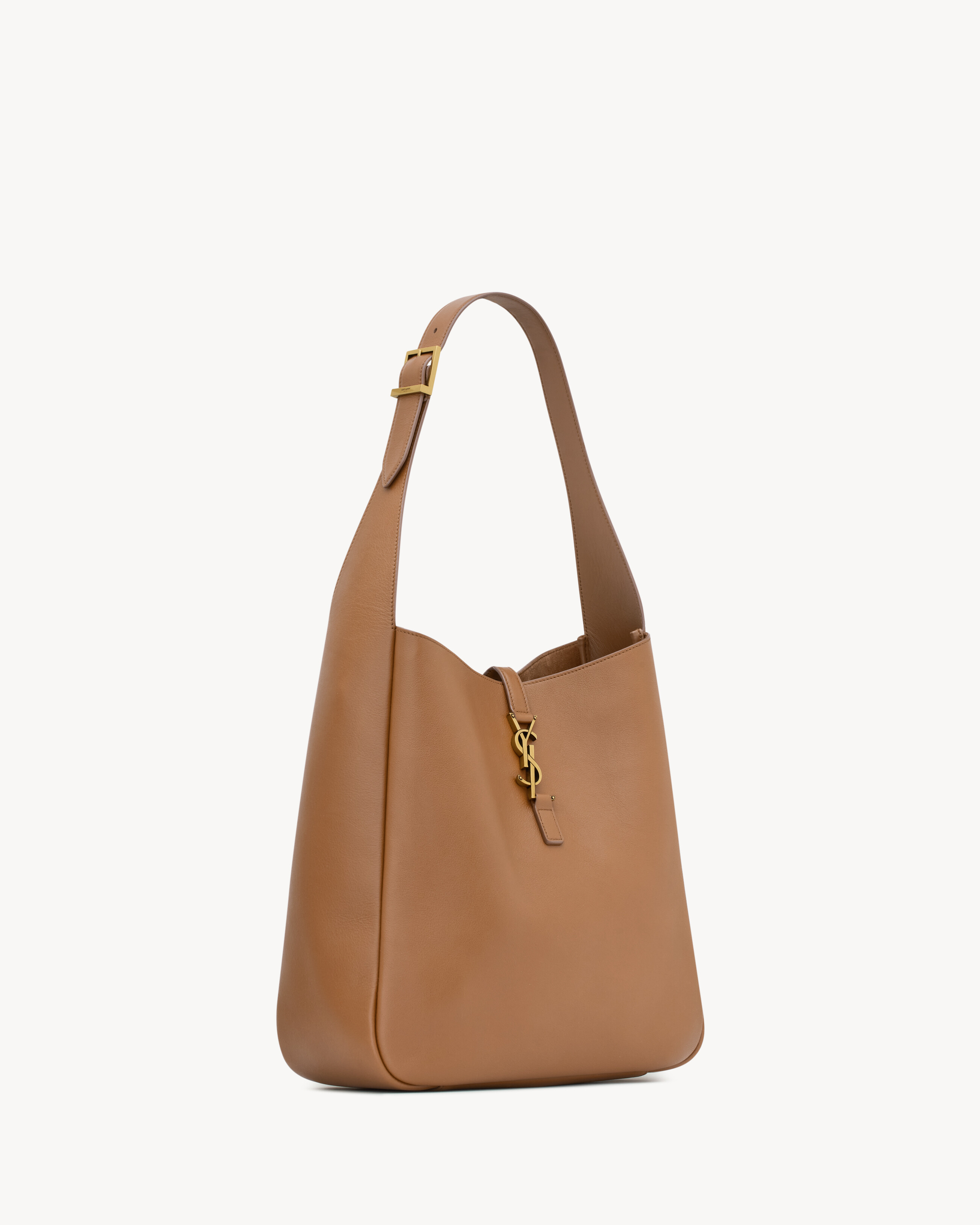 Le 5 à 7 large souple en cuir grainé