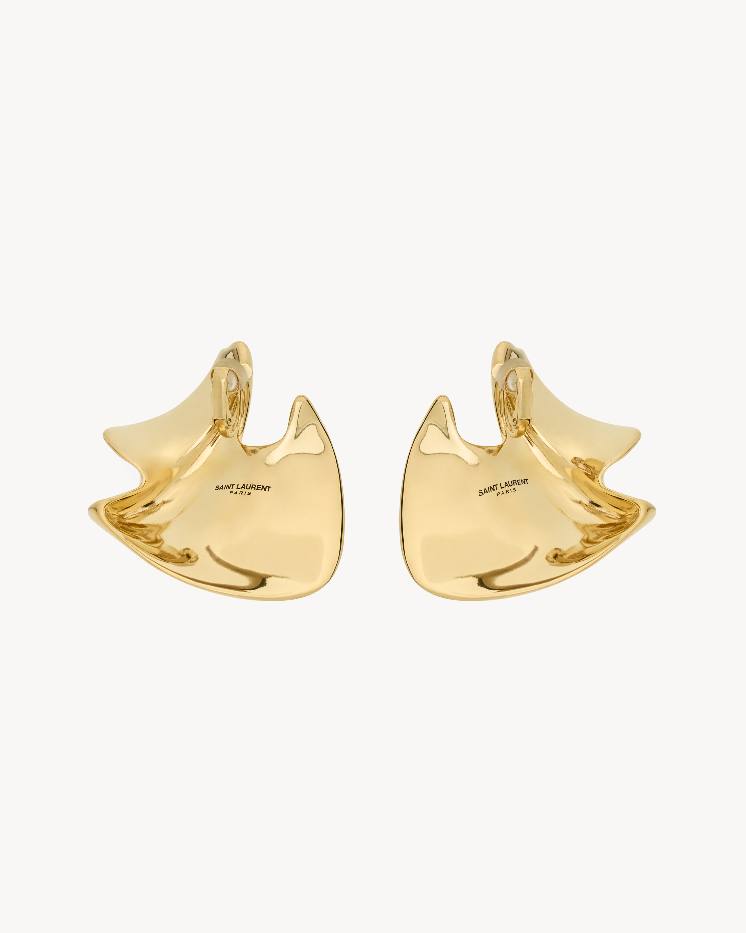 Pendientes en forma de pétalo de metal