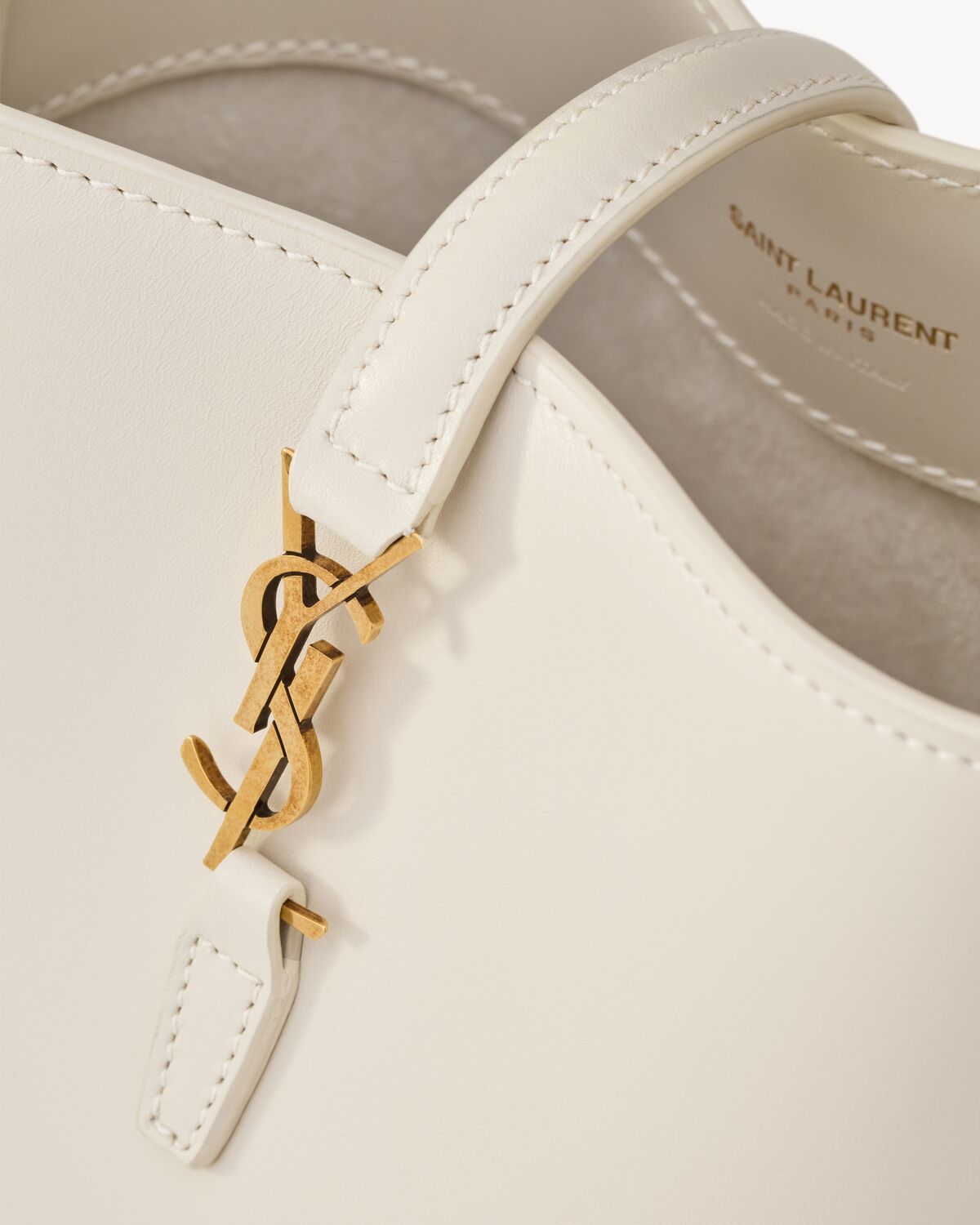 생로랑 샤이니 가죽 소재의 LE 37 미니 토트백 7658702R20W9207