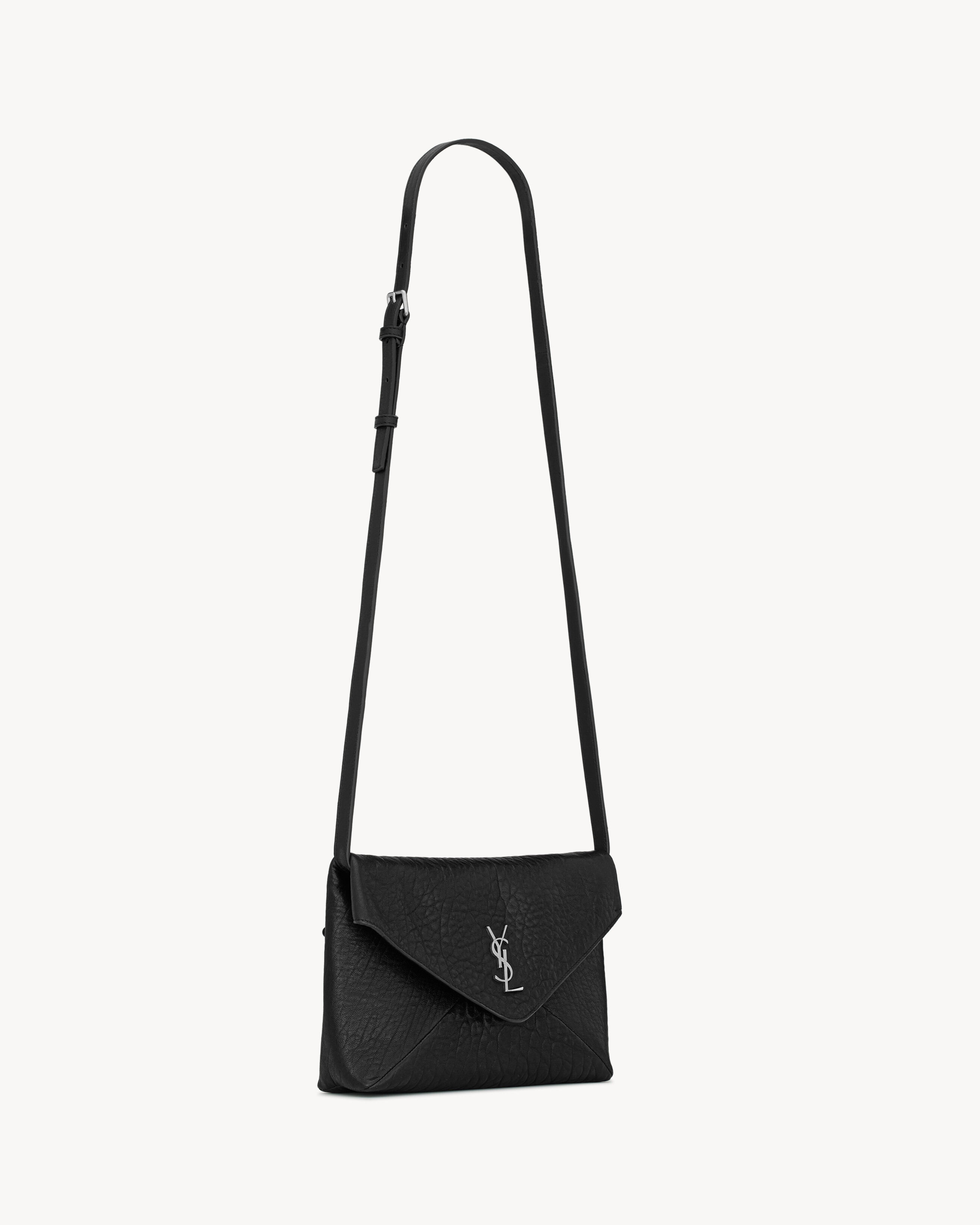 Cassandre enveloppe messenger en cuir d'agneau en Noir Saint