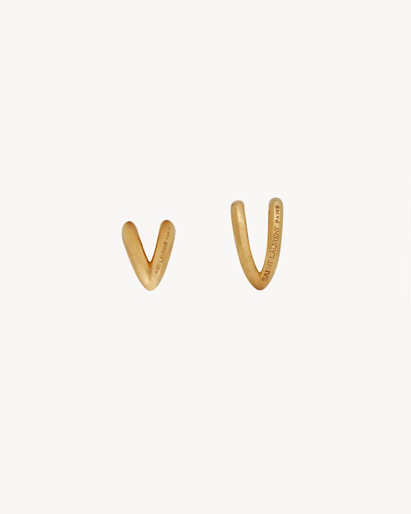 V-shape earrings in metal