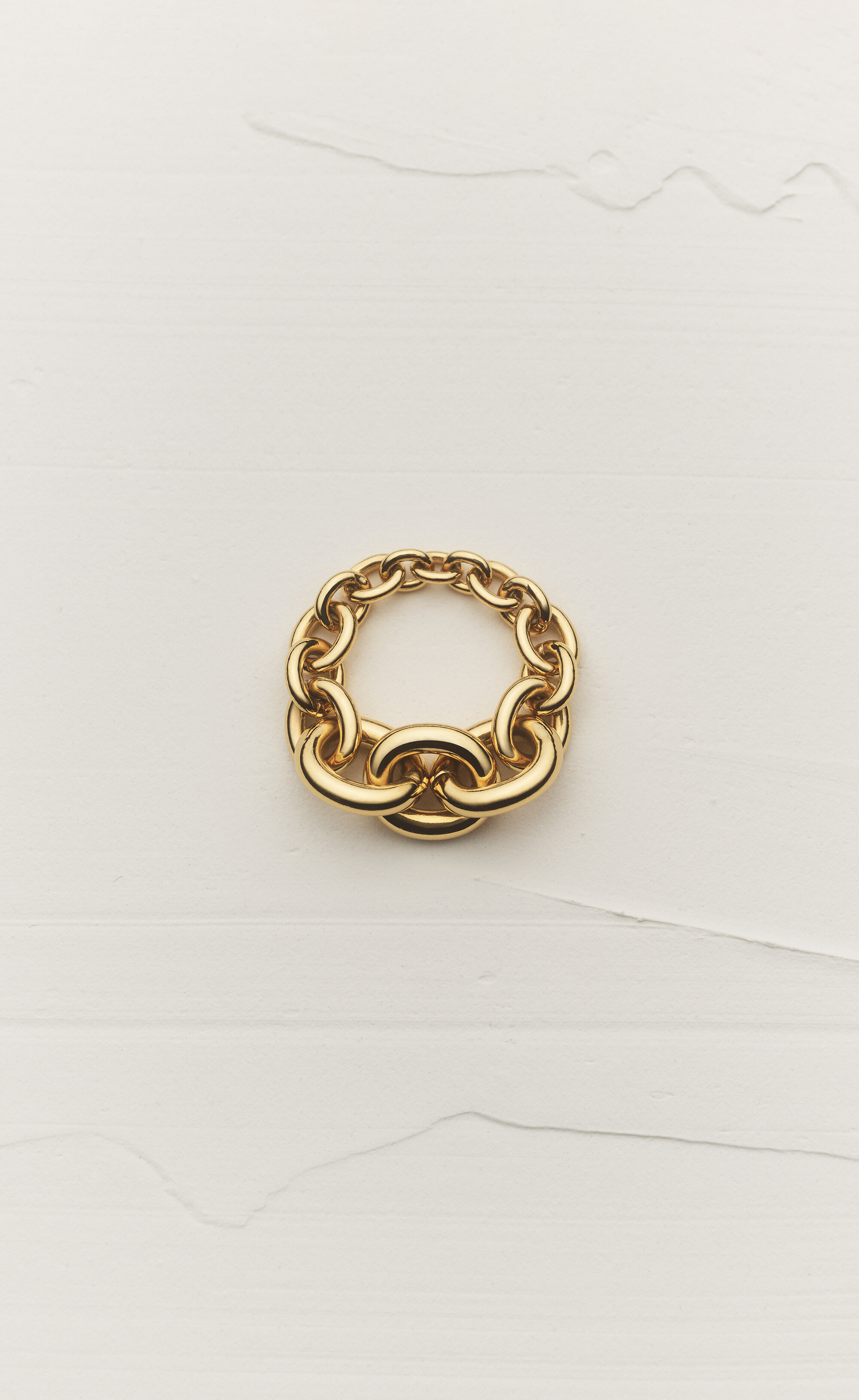 Anillo de cadena graduada de oro amarillo de 18 kt