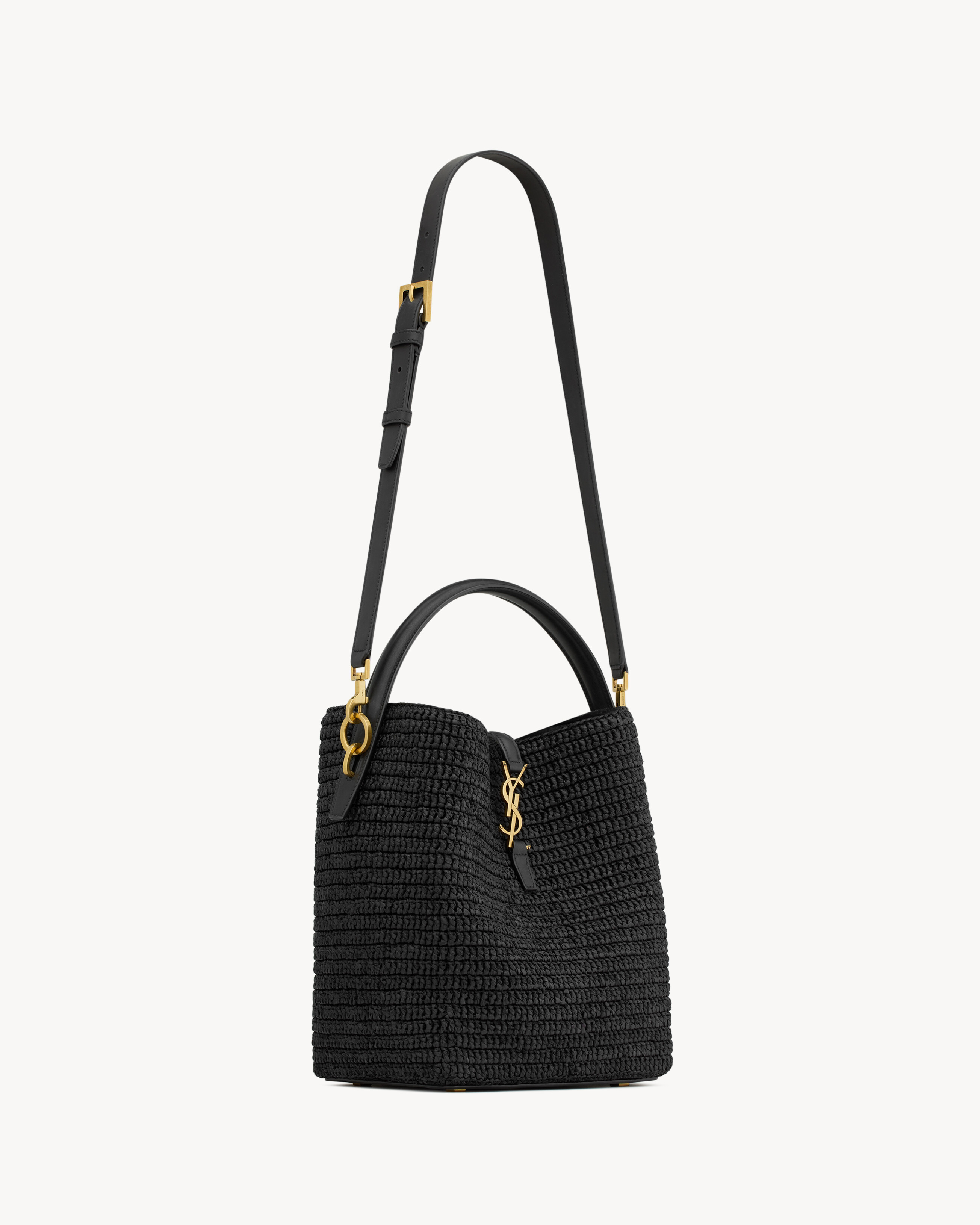 LE 37 in woven raffia and vegetable-tanned leather