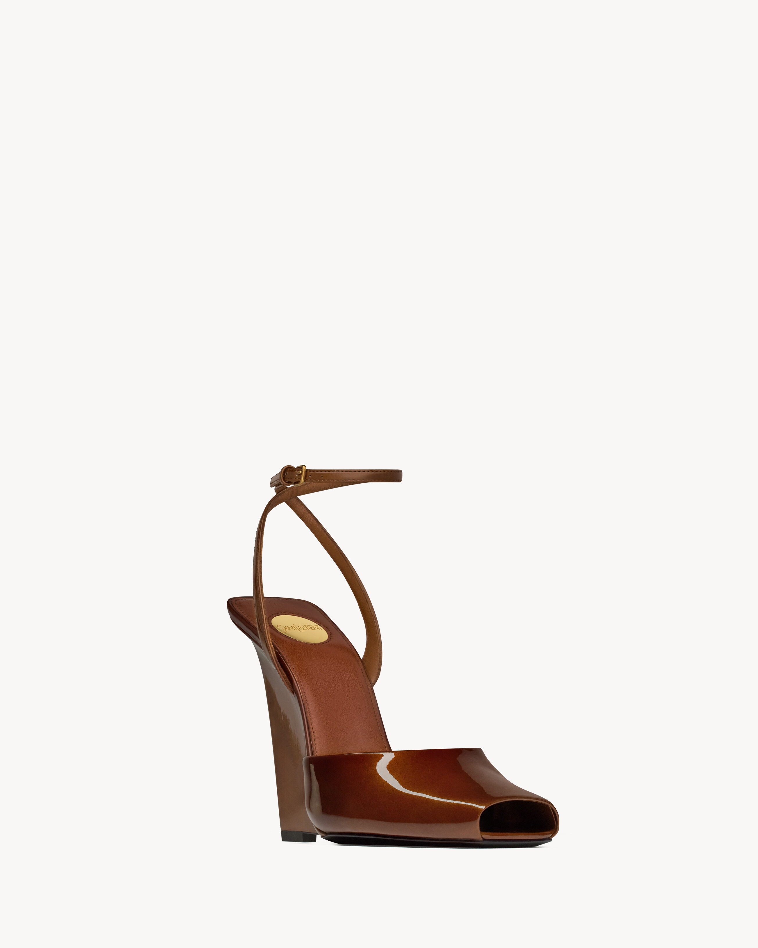 LA SCANDALE Sandalen mit Keilabsätzen aus Lackleder