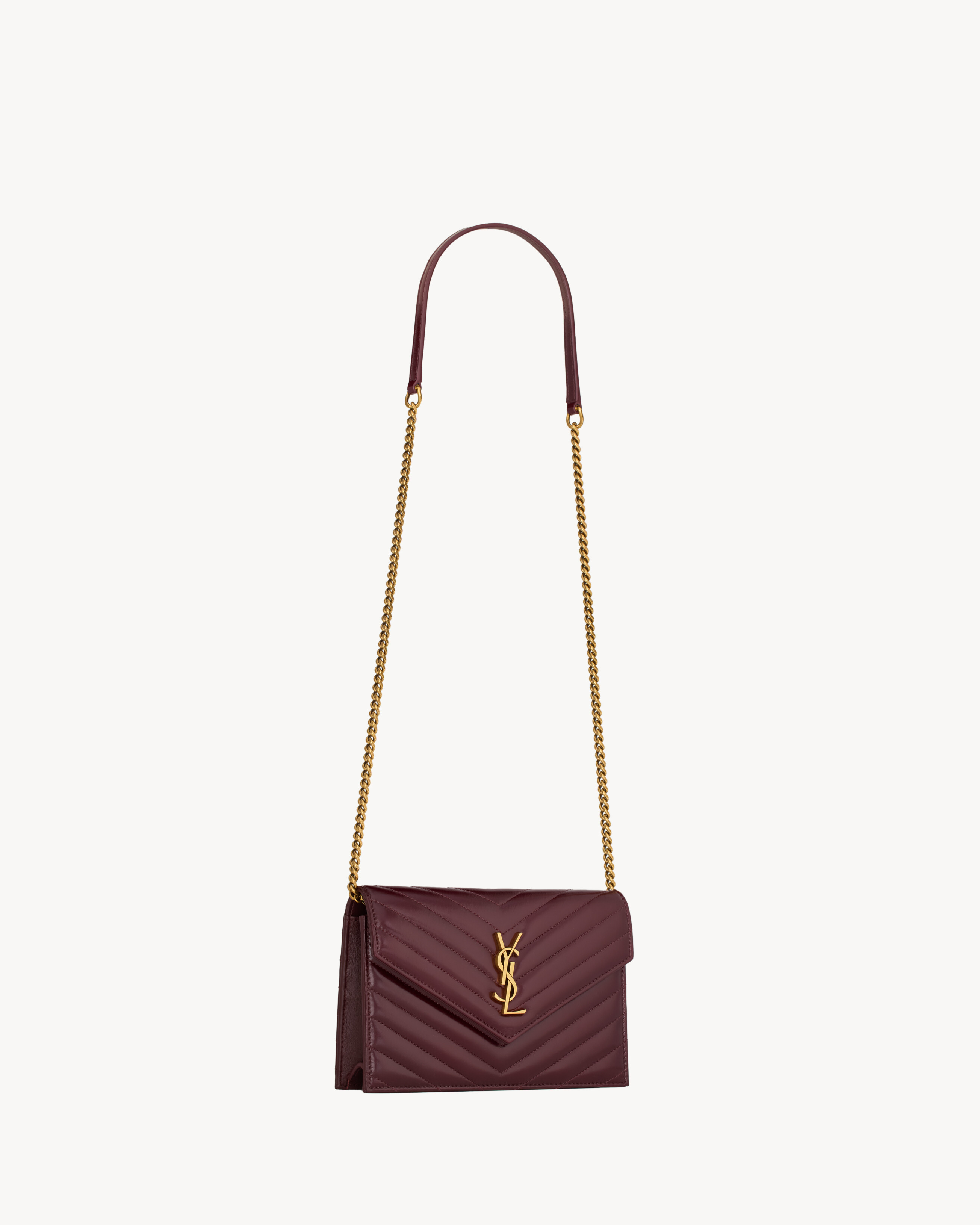 CASSANDRE Envelope-Portemonnaie aus glänzendem Leder mit Kette