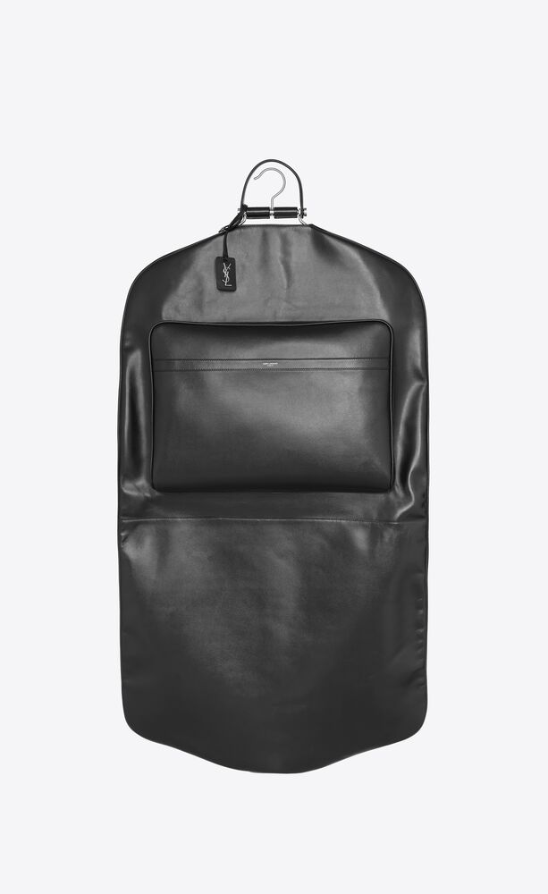 Clothes travel sleeve in smooth leather