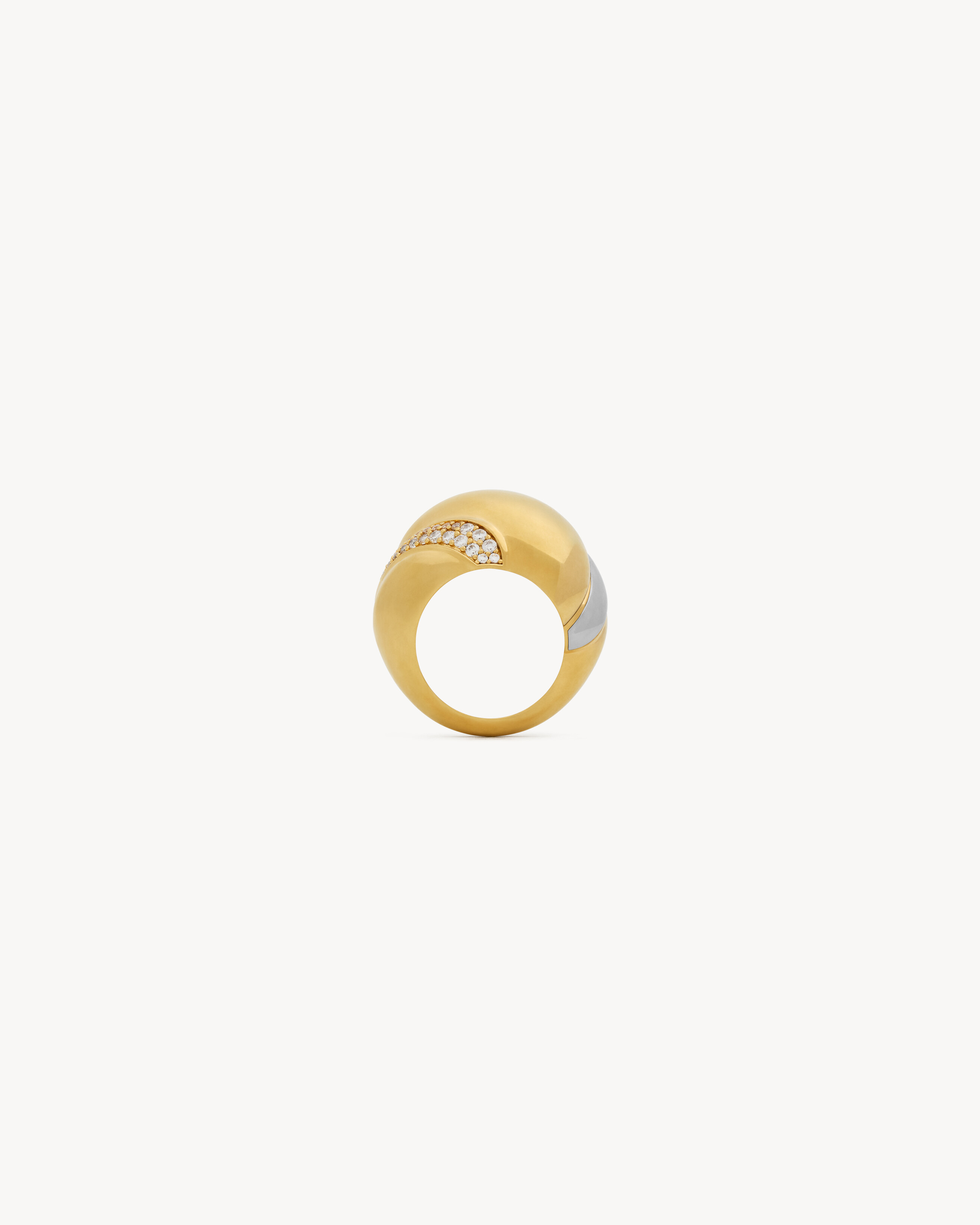 Anillo en forma de torbellino de metal con cristales