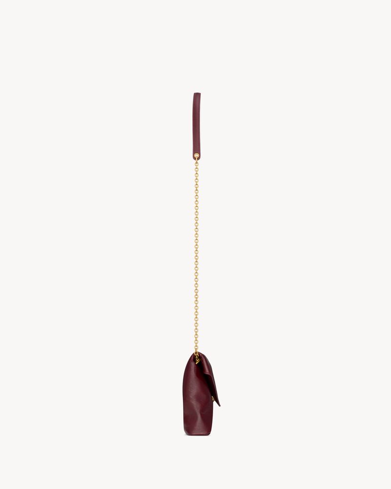 CASSANDRE Ketten-Pouch aus glänzendem Leder
