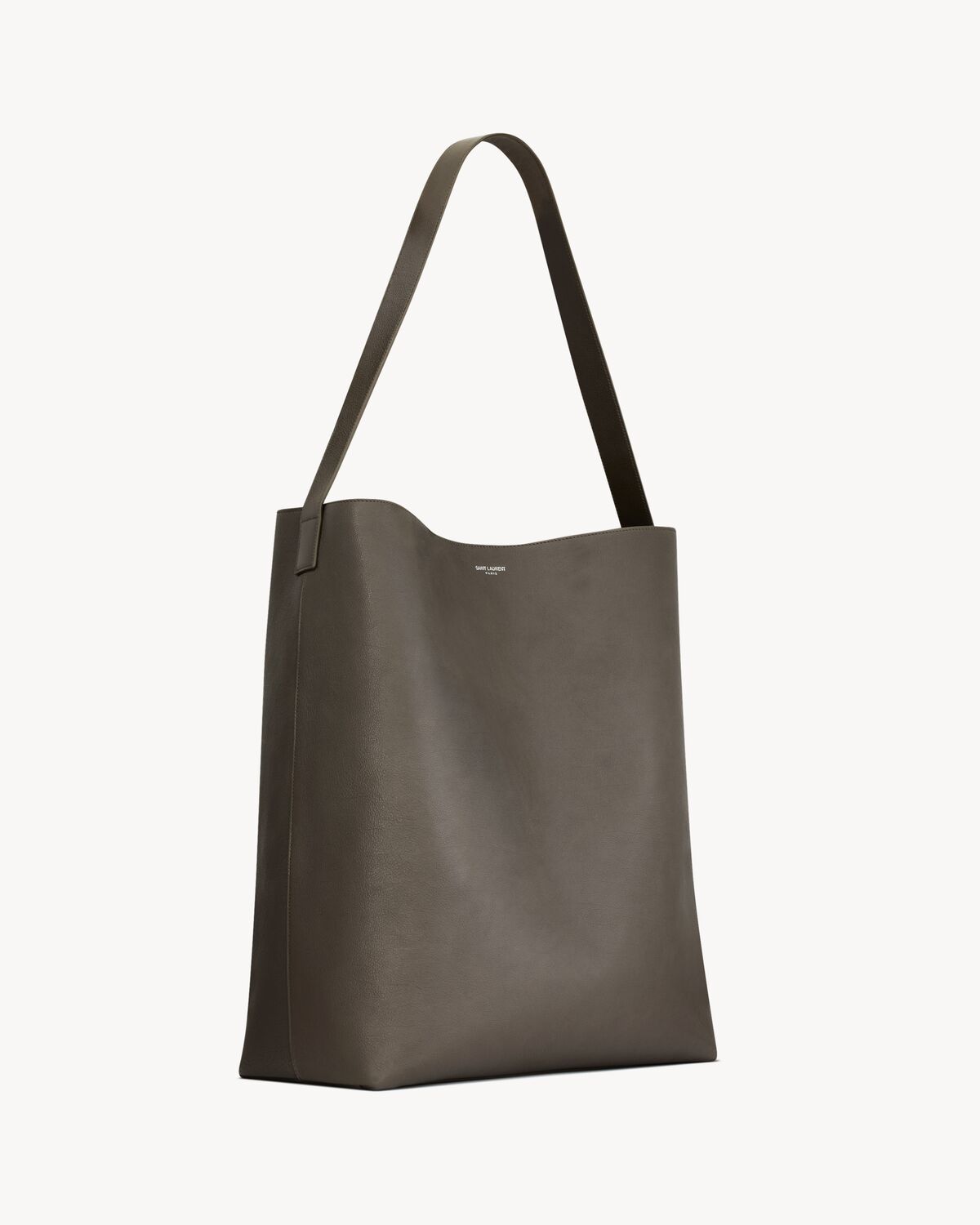 bold hobo bag in leather