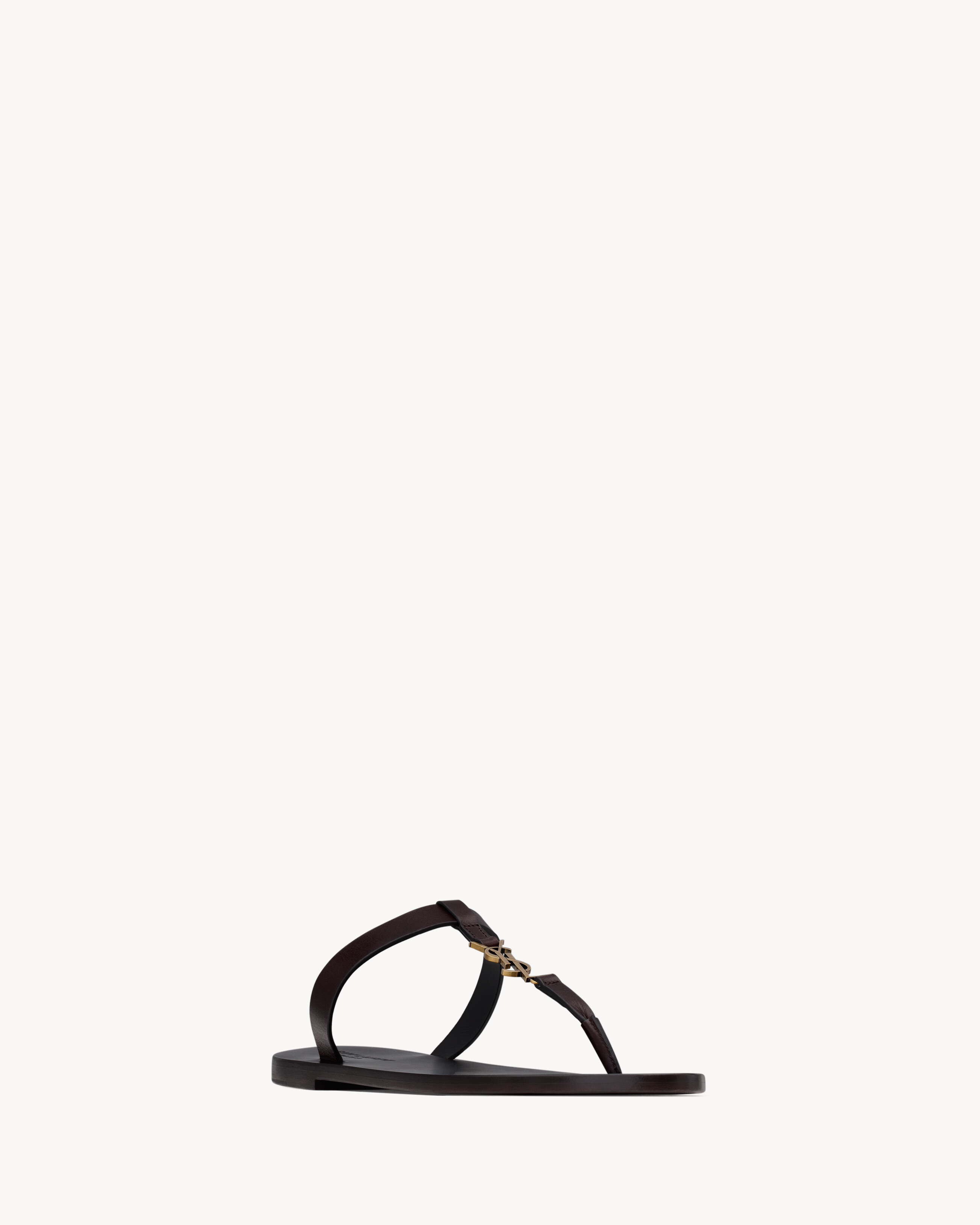 CASSANDRE slides in smooth leather