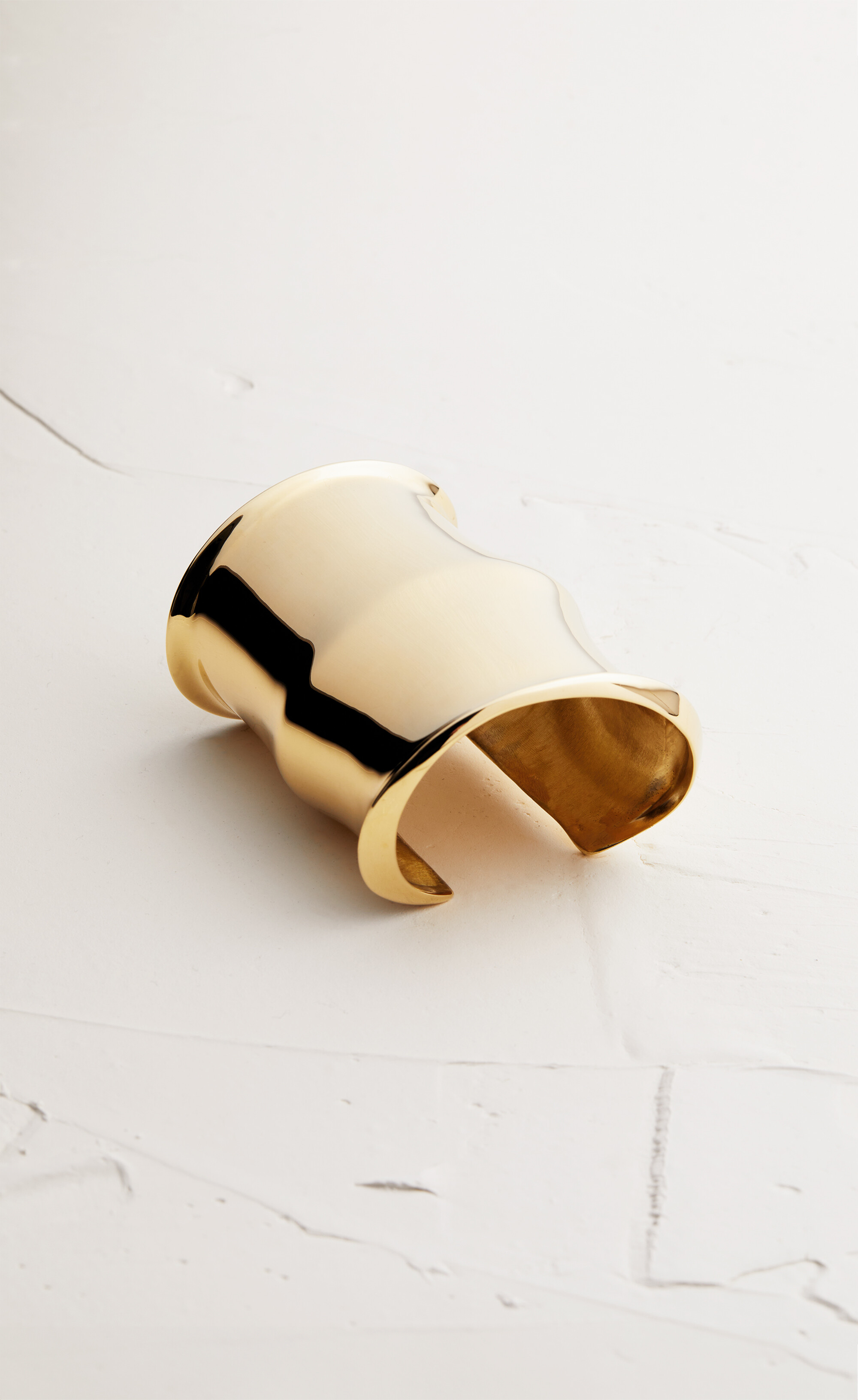 Brazalete ancho en forma de bambú de oro amarillo de 18 kt