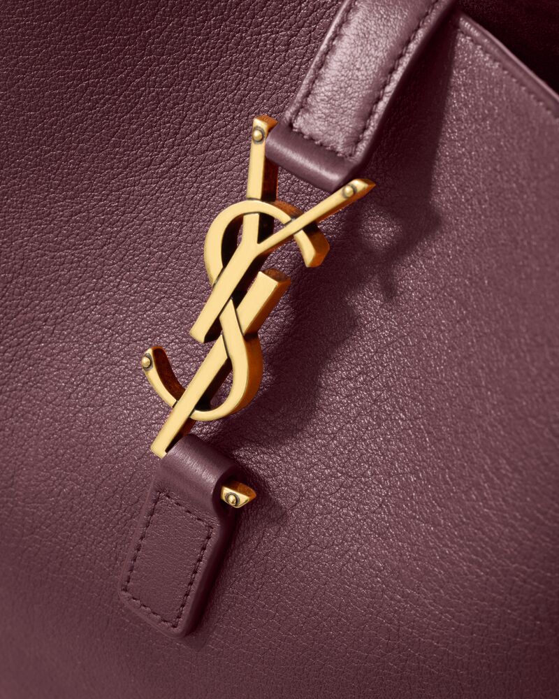 LE 5 À 7 supple large in grained leather | Saint Laurent