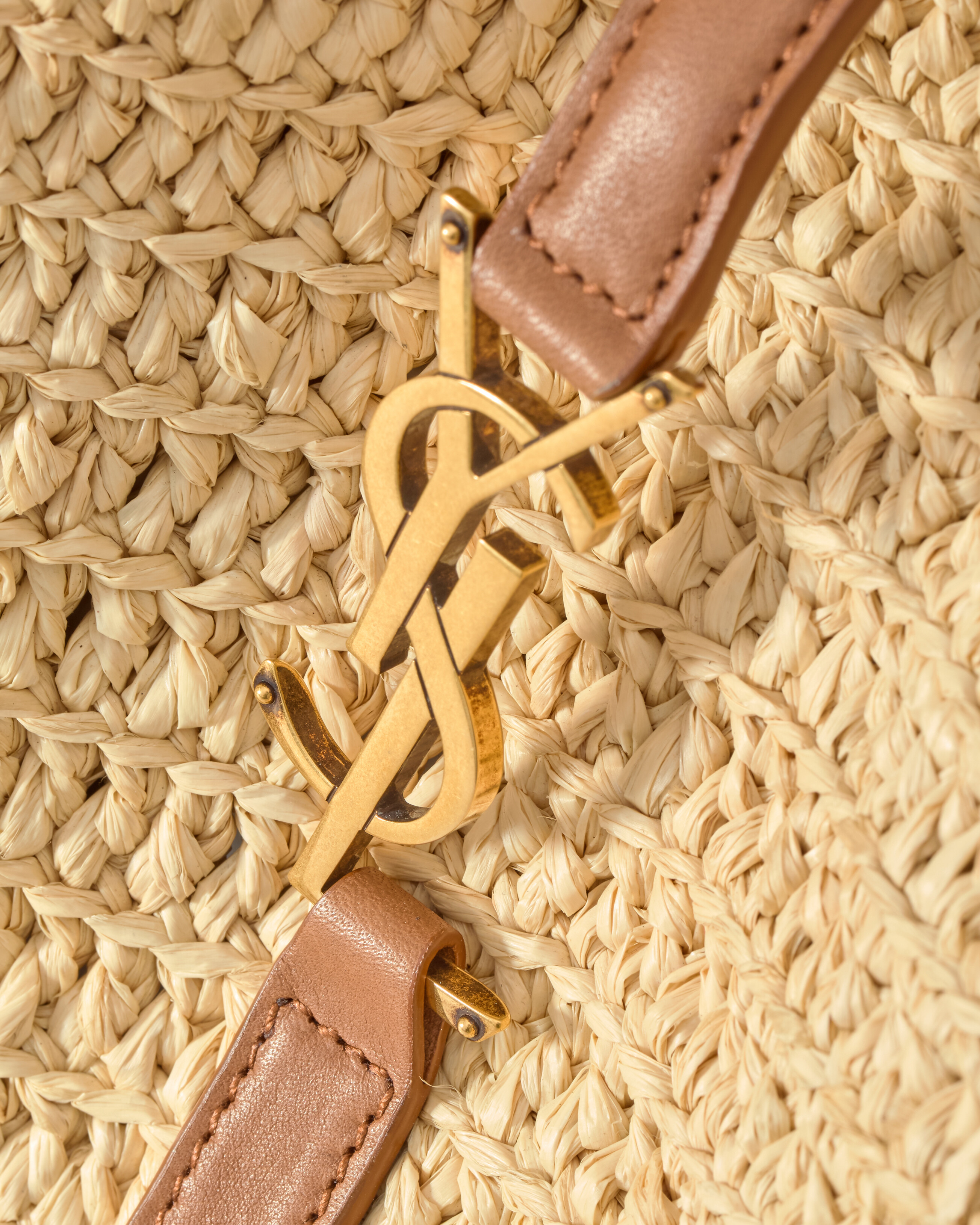 LE 5 À 7 supple small in raffia and leather