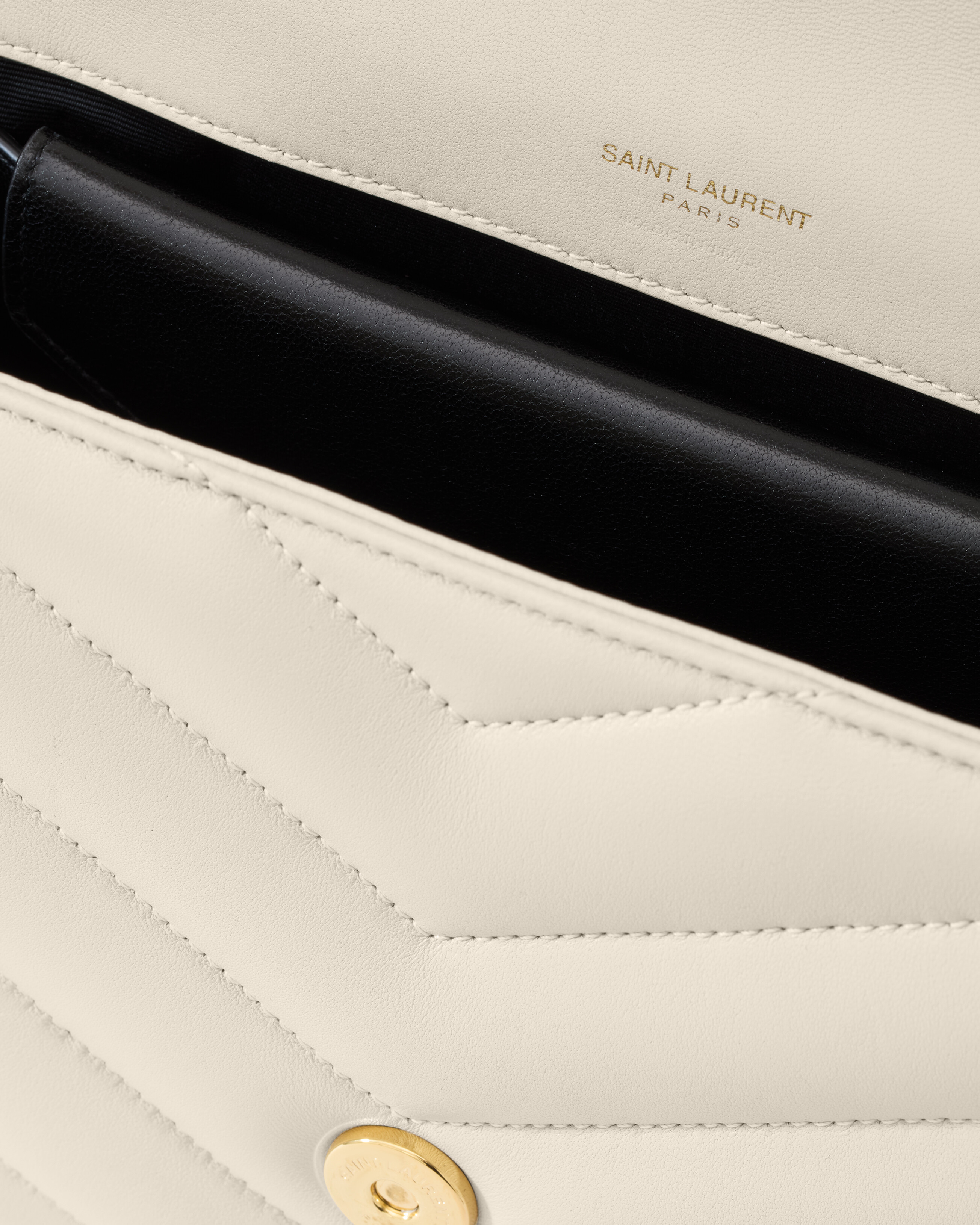LOULOU medium in MATELASSÉ lambskin