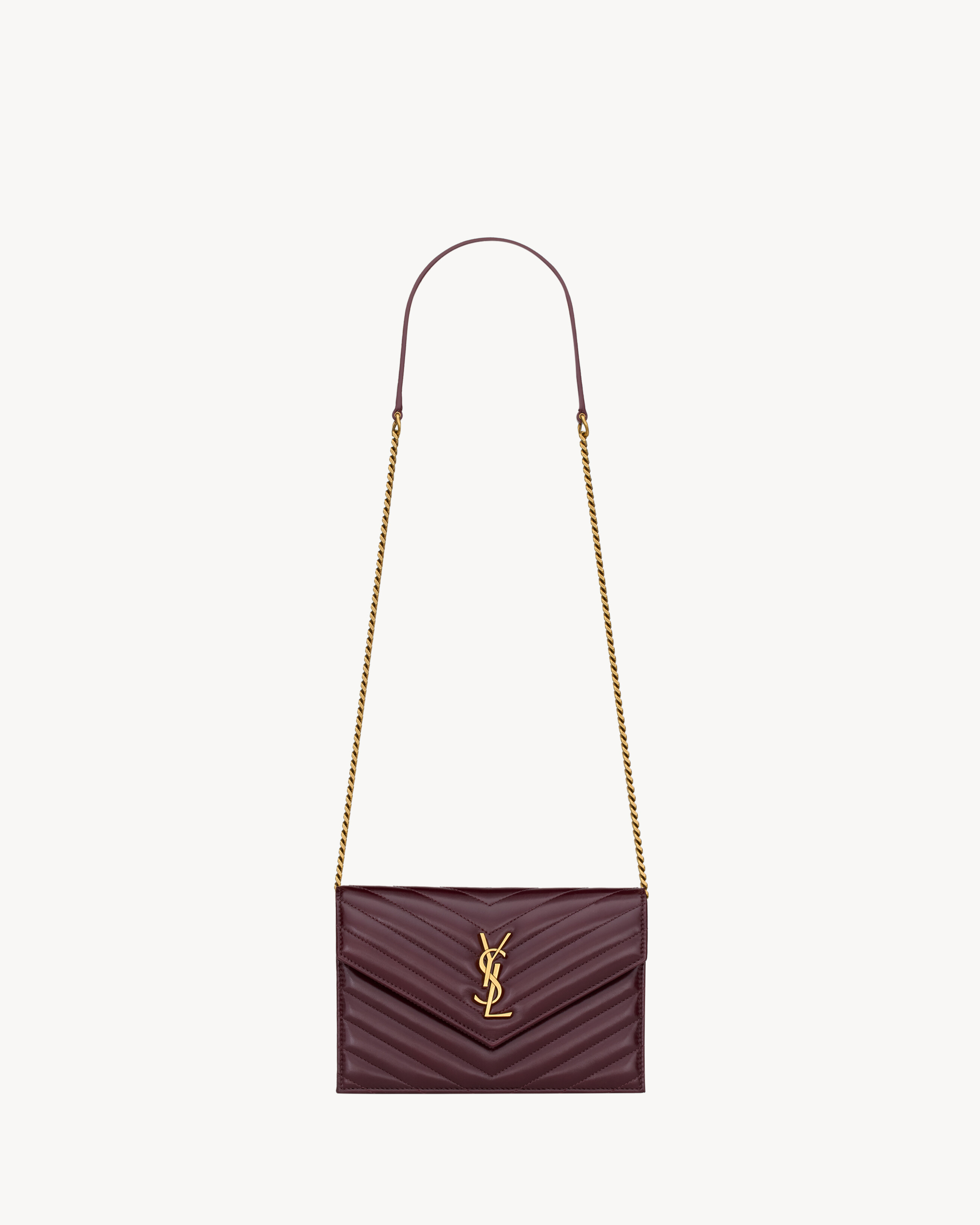 CASSANDRE Envelope-Portemonnaie aus glänzendem Leder mit Kette