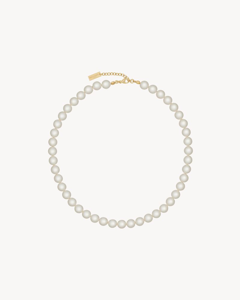 pearl necklace in metal
