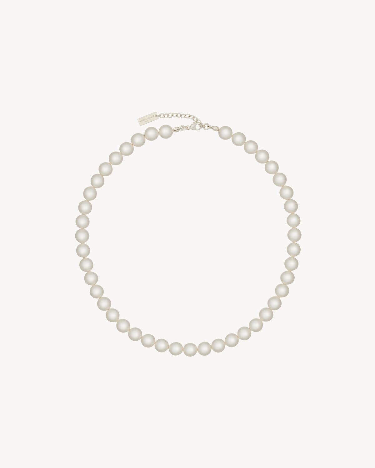 pearl necklace in metal