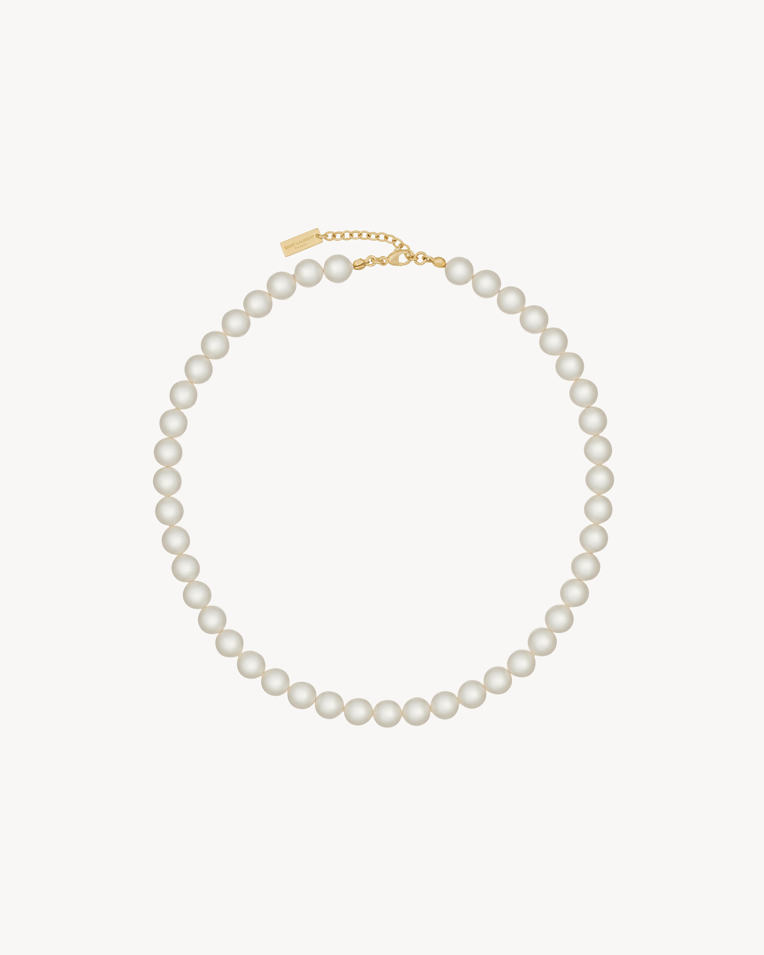 pearl necklace in metal