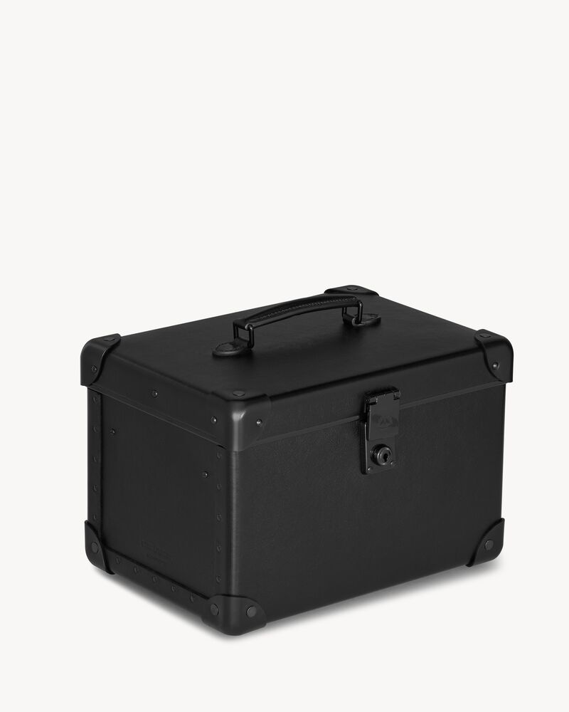 GLOBE-TROTTER VANITY CASE IN LEATHER