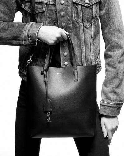 YVES SAINT LAURENT Leather Shopping Bag with Pochette. - Bukowskis