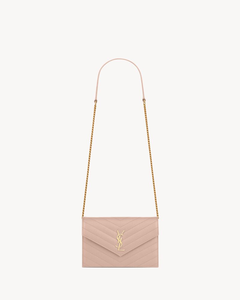 CASSANDRE ENVELOPE CHAIN WALLET EN CUIR GRAIN DE POUDRE