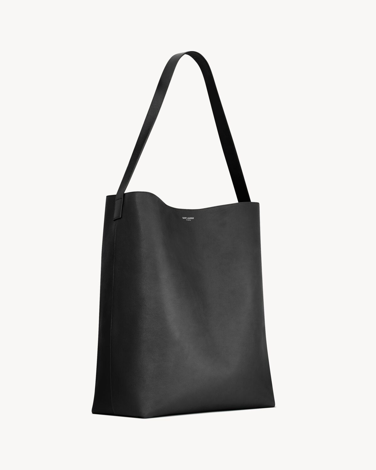 bold hobo bag in leather