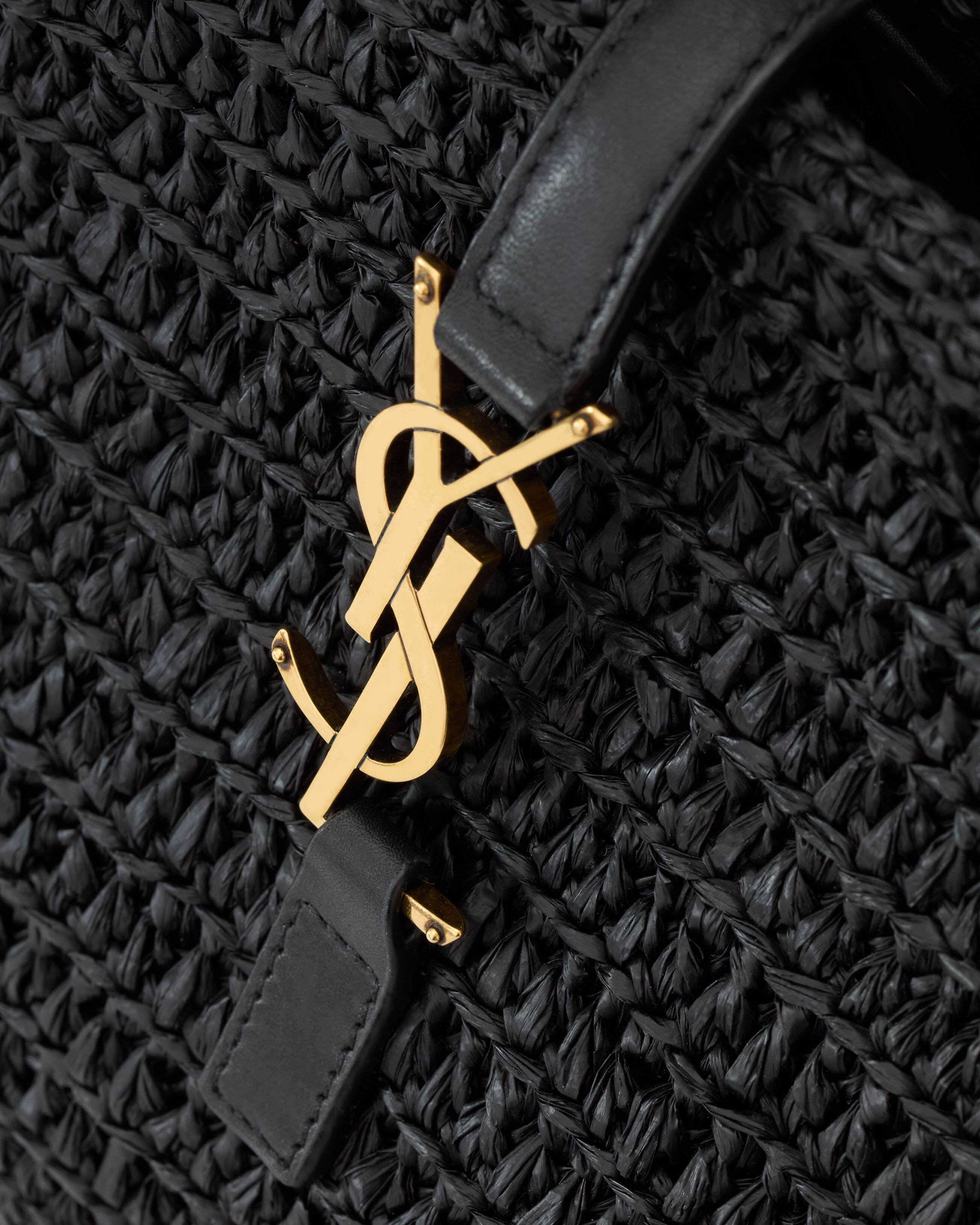 LE 5 À 7 supple small in raffia and leather