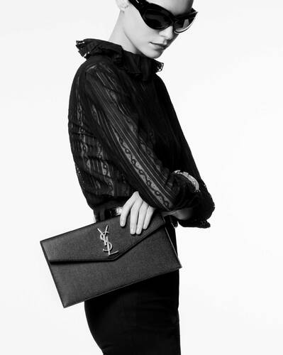 Damen Taschen Saint Laurent Leder Uptown Schultertasche Aus Strukturiertem Leder in Natur 